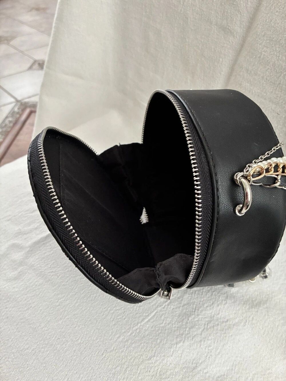 BADGLEY MISCHKA Round Diamond Quilted Crossbody with Pearls NWT - Picture 7 of 10